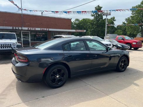 Used 2018 Dodge Charger SXT RWD image 5