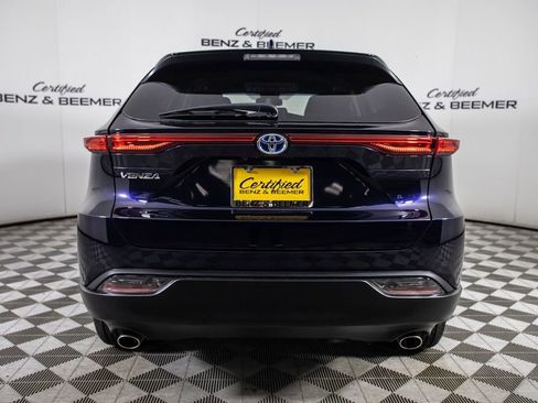 Used 2024 Toyota Venza LE image 7