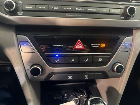 Used 2017 Hyundai Elantra SE FWD image 24