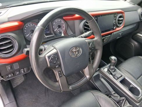 Used 2020 Toyota Tacoma TRD Sport image 4