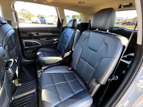 Used 2022 Kia Telluride EX w/ EX Premium Package image 18