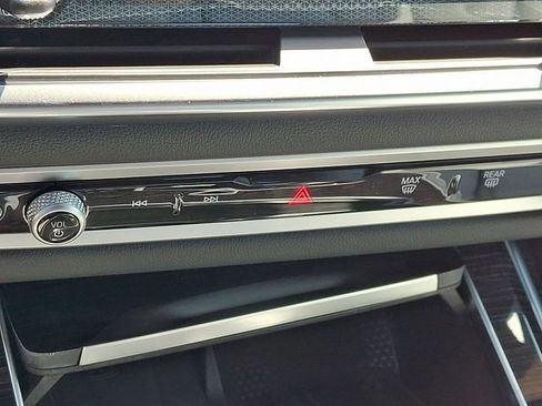 Used 2026 BMW X7 xDrive40i w/ M Sport Package image 15