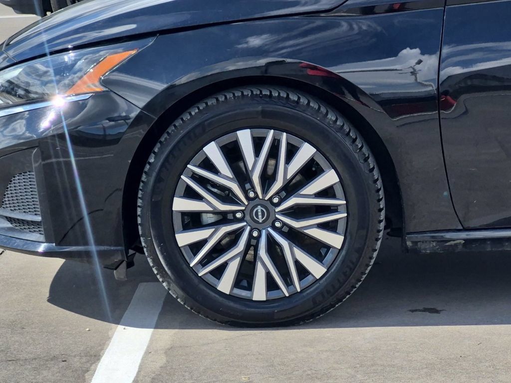 Used 2025 Nissan Altima 2.5 SV FWD image 26
