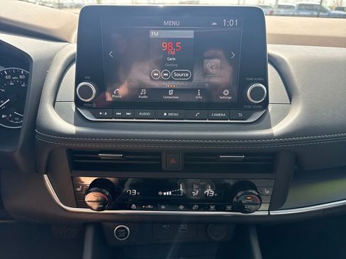 Used 2023 Nissan Rogue SV w/ SV Premium B Package image 19