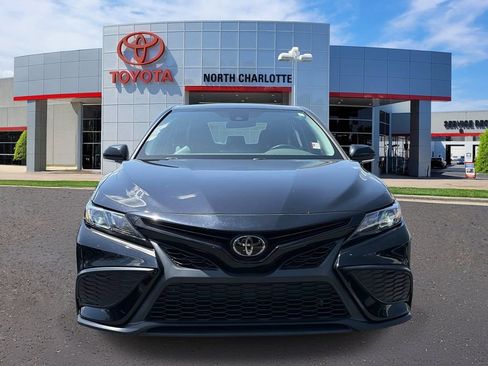 Used 2023 Toyota Camry SE FWD image 3