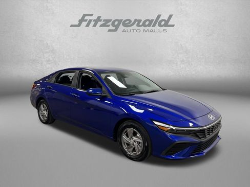 Used 2025 Hyundai Elantra SE w/ Cargo Package FWD image 8