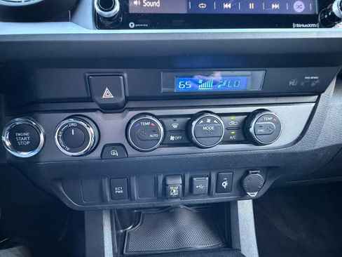 Used 2021 Toyota Tacoma TRD Sport AWD/4WD image 36