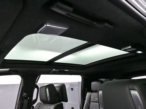 Used 2025 Cadillac Escalade ESV Sport Platinum image 34