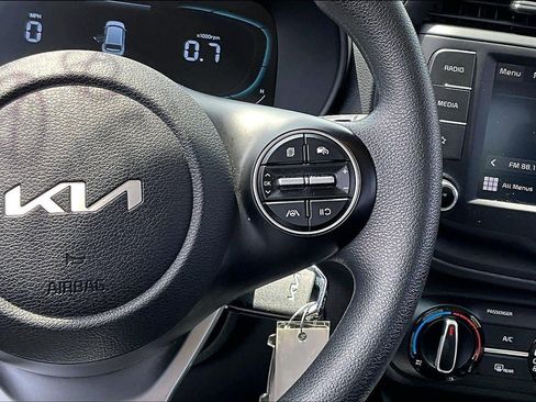 Used 2025 Kia Soul LX w/ LX Technology Package FWD image 12