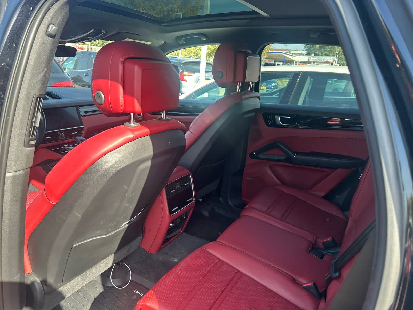 Used 2020 Porsche Cayenne AWD/4WD image 9