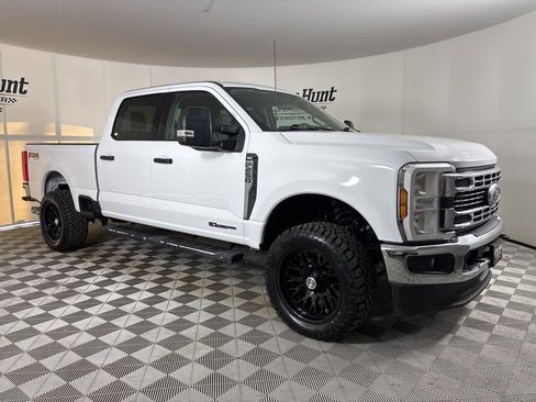 Used 2024 Ford F250 XLT w/ FX4 Off-Road Package image 5