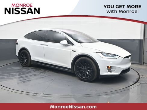 Used 2018 Tesla Model X 75D image 1