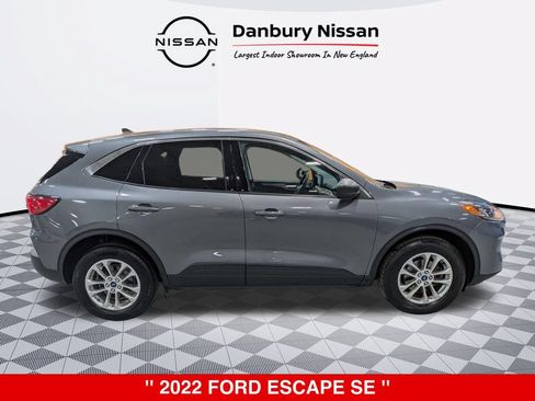 Used 2022 Ford Escape SE w/ Cold Weather Package AWD/4WD image 2