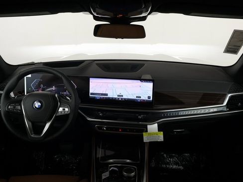 New 2026 BMW X5 xDrive50e w/ Climate Comfort Package AWD/4WD image 4