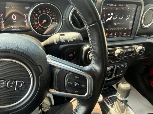 Used 2020 Jeep Wrangler Unlimited Sahara w/ Dual Top Group AWD/4WD image 22
