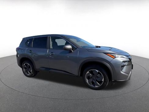 Used 2025 Nissan Rogue SV FWD image 2