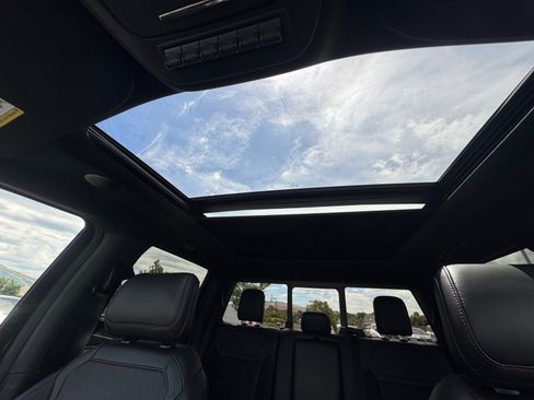Used 2025 Ford F150 Raptor AWD/4WD image 29