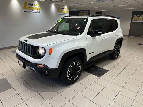 Used 2023 Jeep Renegade Latitude AWD/4WD image 2