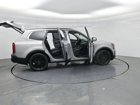 Used 2022 Kia Telluride SX w/ SX Prestige Package AWD/4WD image 3