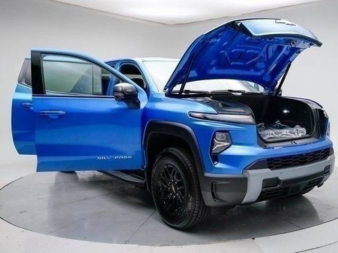 New 2025 Chevrolet Silverado EV LT image 15