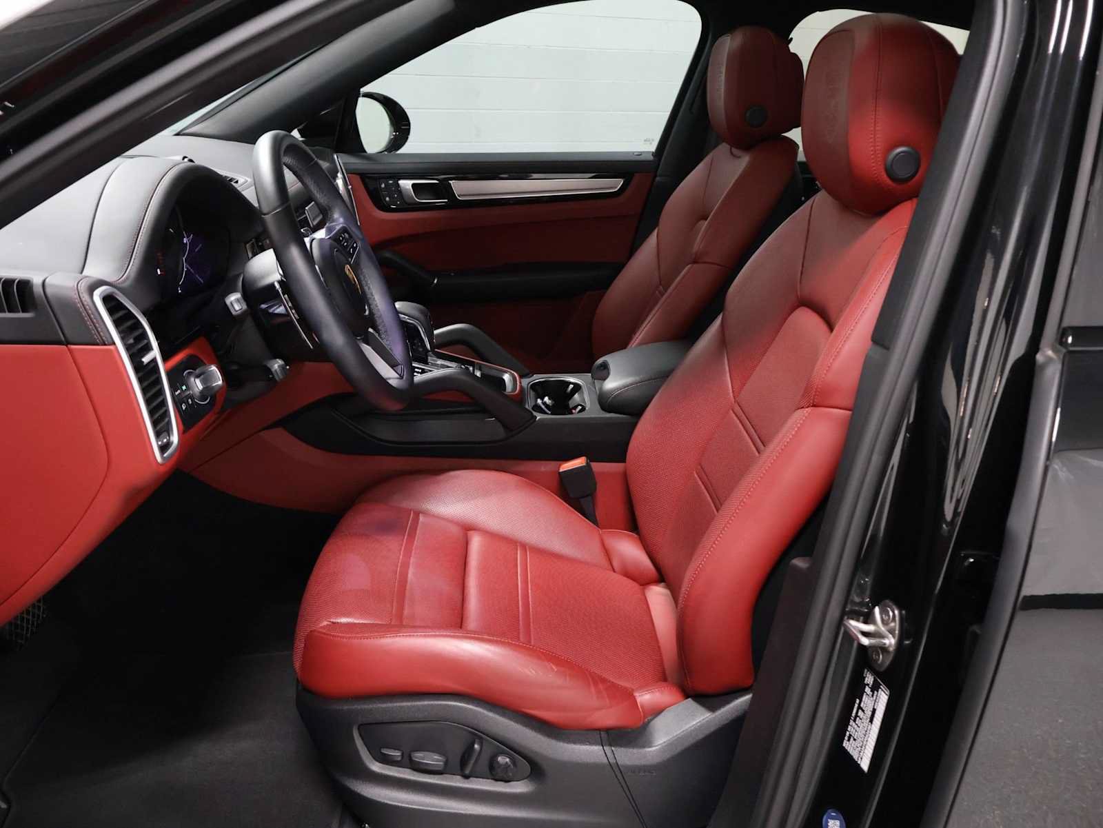 Certified 2023 Porsche Cayenne Platinum Edition AWD/4WD image 5