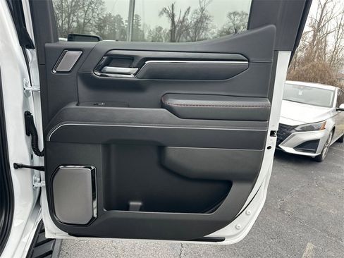 Used 2025 GMC Sierra 1500 AT4X image 17