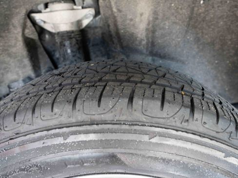Used 2025 Toyota RAV4 XLE AWD/4WD image 30