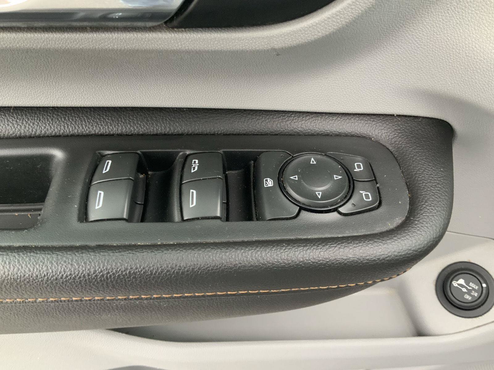 Used 2018 GMC Terrain SLT w/ Preferred Package FWD image 18