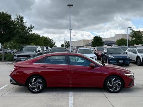 Used 2025 Hyundai Elantra SEL FWD image 6