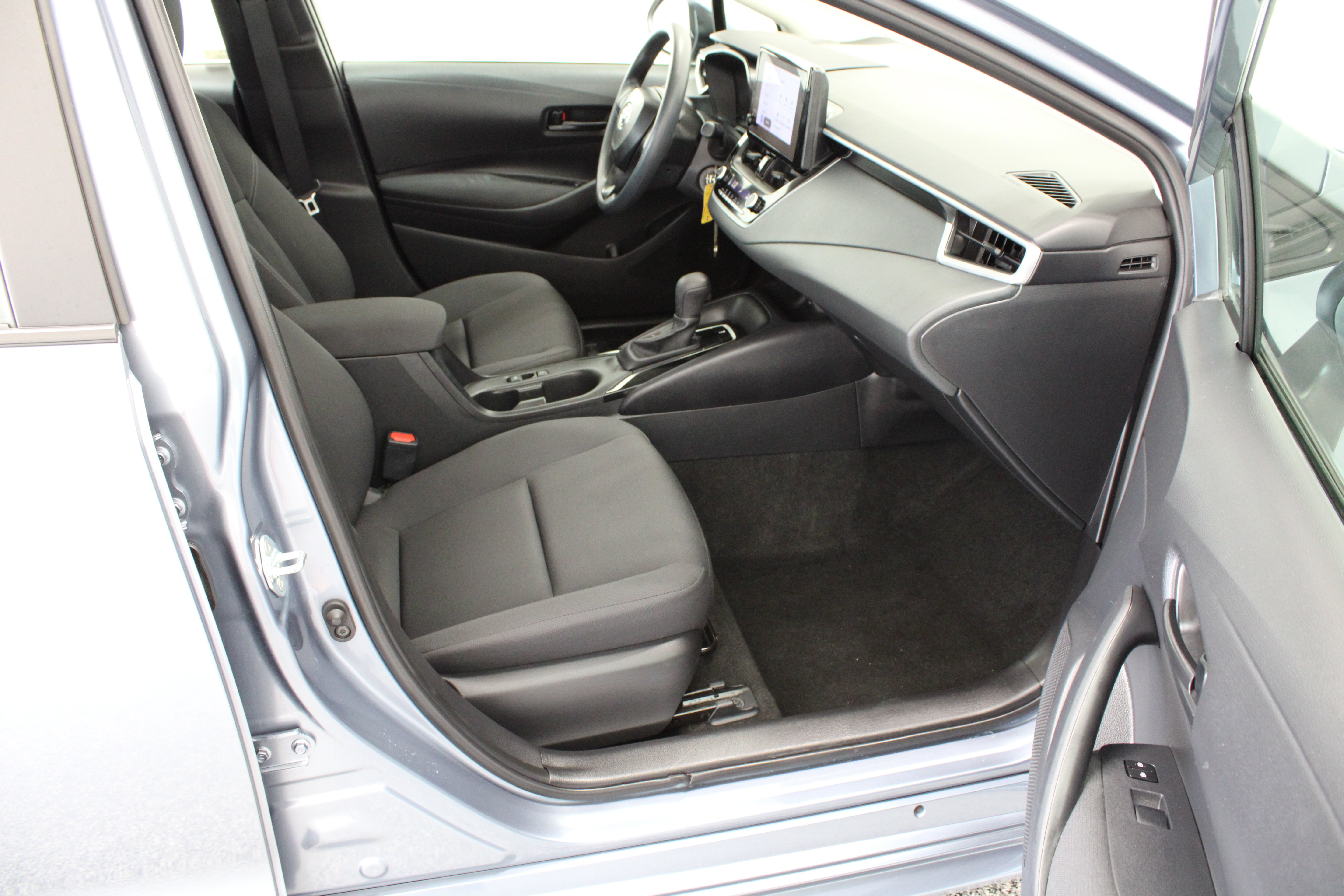 Certified 2023 Toyota Corolla LE FWD image 33