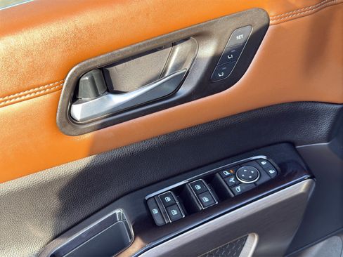 Used 2022 Nissan Pathfinder Platinum w/ Cargo Package image 12