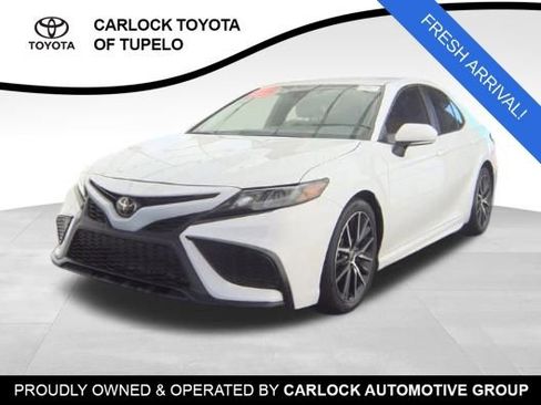 Used 2024 Toyota Camry SE image 1