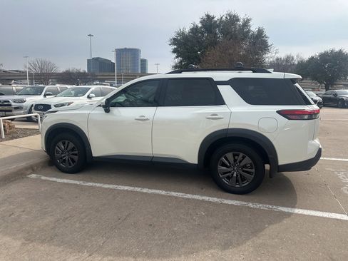 Certified 2022 Nissan Pathfinder SV w/ SV Black Package image 5