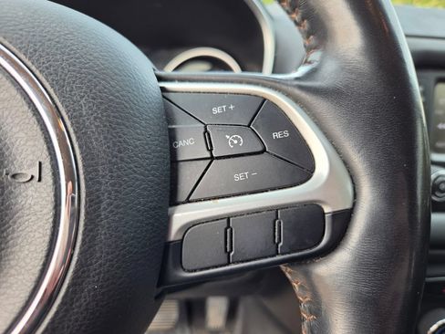 Used 2018 Jeep Compass Latitude w/ Cold Weather Group AWD/4WD image 16