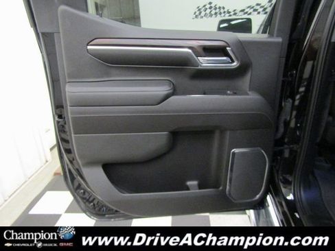 Used 2022 GMC Sierra 1500 SLT w/ SLT Premium Plus Package image 22