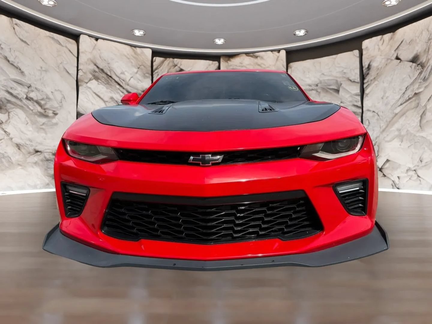 Used 2018 Chevrolet Camaro SS RWD image 2
