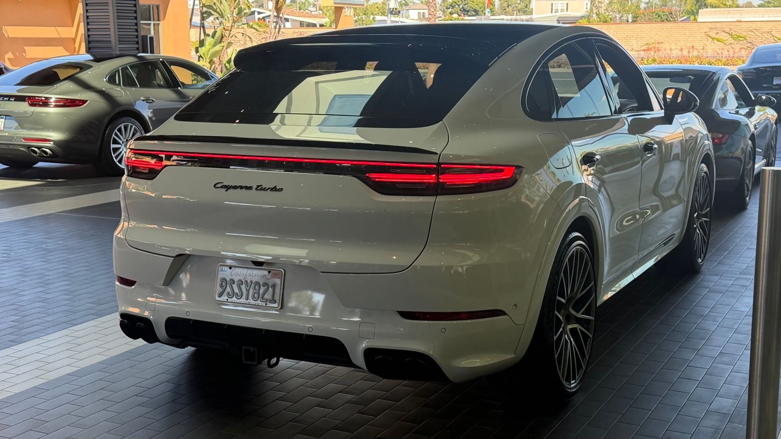 Certified 2022 Porsche Cayenne Turbo AWD/4WD image 13