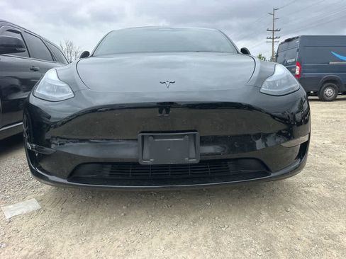 Used 2024 Tesla Model Y Performance image 3