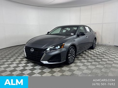 Used 2025 Nissan Altima 2.5 SV FWD image 1