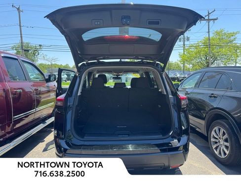 Used 2025 Nissan Rogue SV AWD/4WD image 16