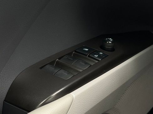 Used 2021 Toyota Camry SE image 8