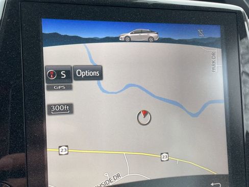 Used 2017 Toyota Prius Prime Advanced image 9