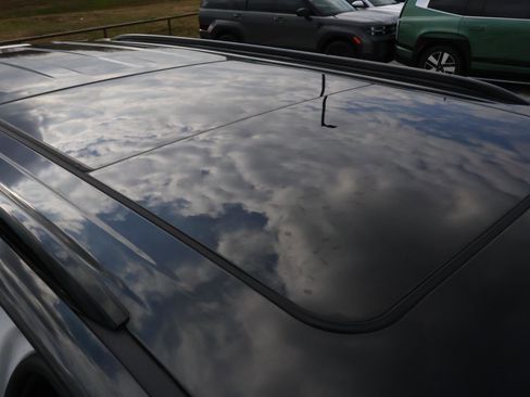 Used 2025 Cadillac Escalade Sport Platinum image 14