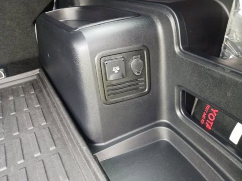 Used 2022 Toyota 4Runner SR5 Premium w/ Moonroof Package AWD/4WD image 31