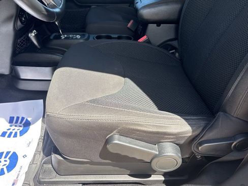 Used 2017 Jeep Wrangler Sport image 15