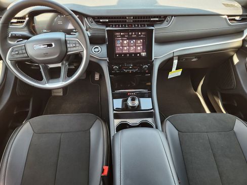 New 2025 Jeep Grand Cherokee Altitude image 18