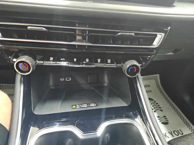 Used 2026 Chevrolet Traverse LT FWD image 13