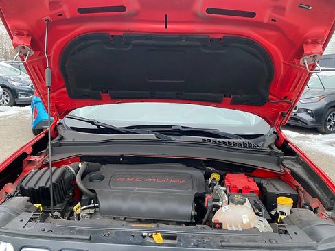Used 2019 Jeep Renegade Latitude FWD image 30
