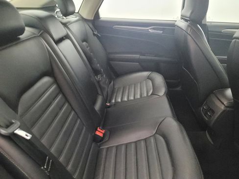 Used 2017 Ford Fusion SE w/ Fusion SE Technology Package image 19