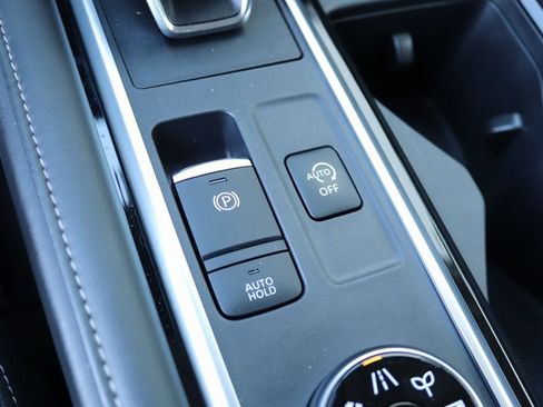 Used 2022 Nissan Pathfinder S image 26